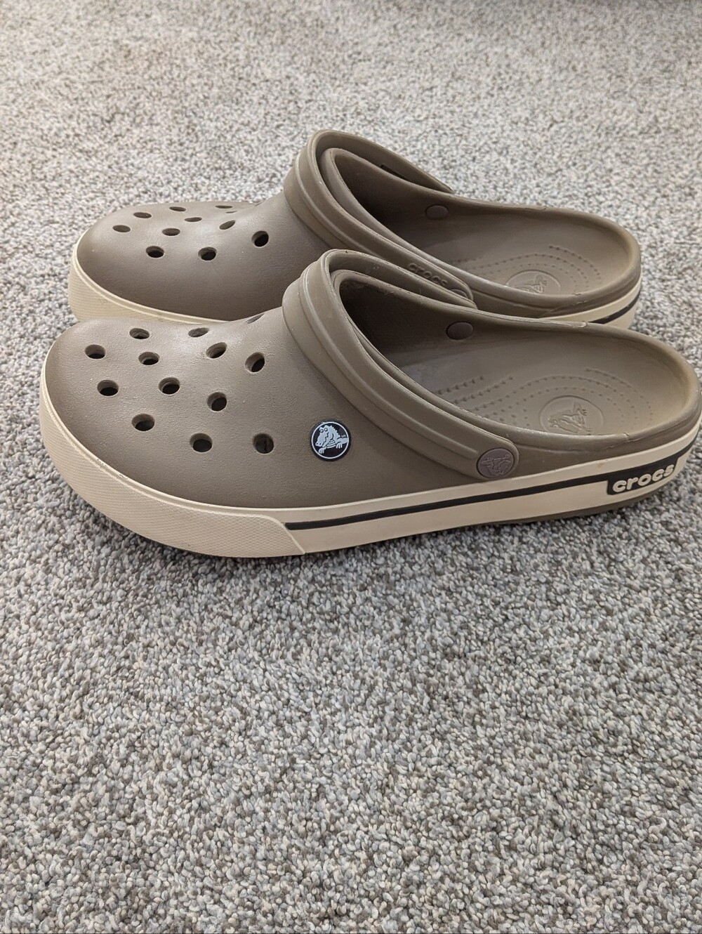CROCS Classic Clog Platform in Taupe and Cream M10 W12 Unisex Slipon Lightweight